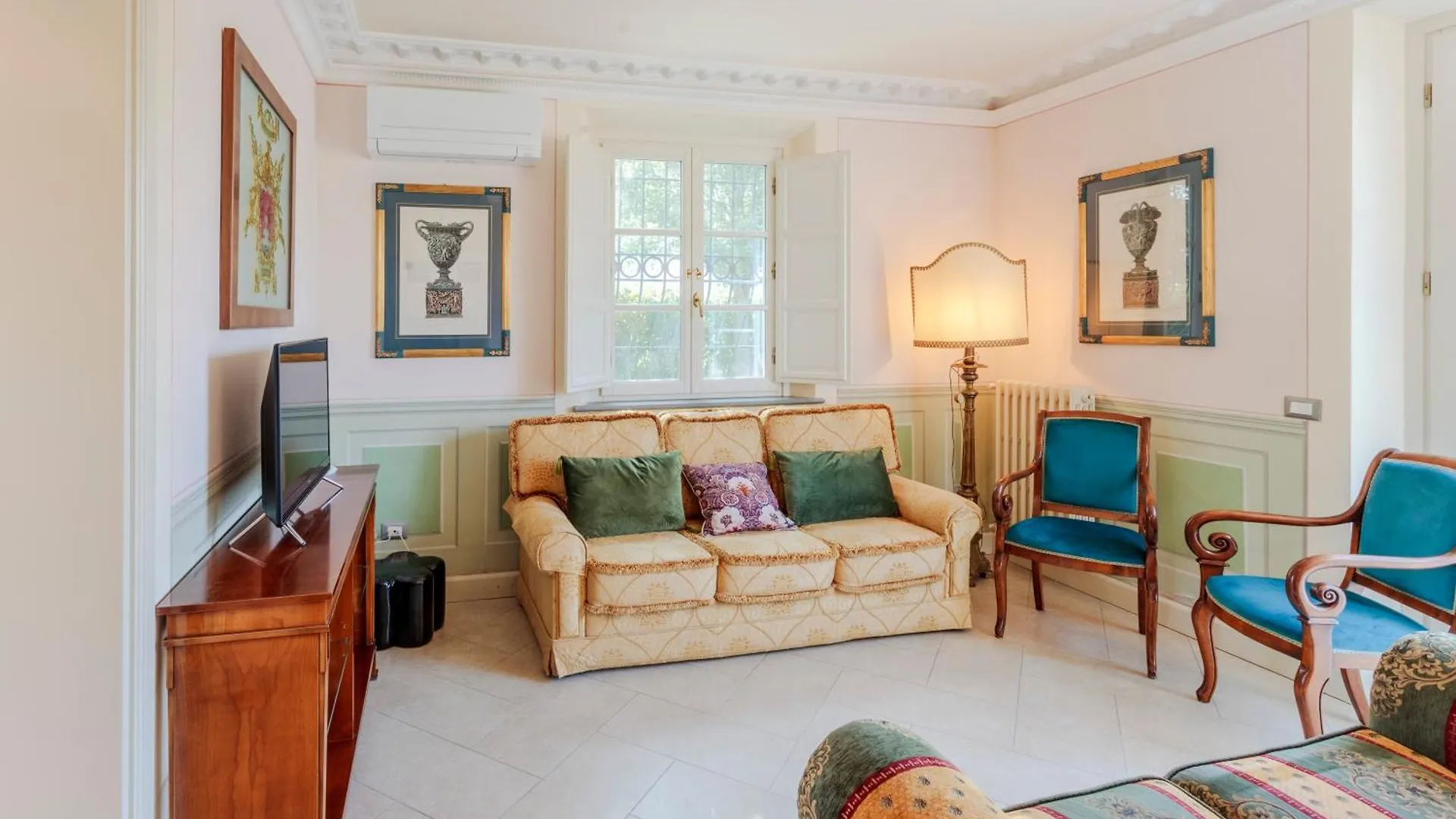Chalet Villa Montefalcone: Charm, Private Pool, And Chef Orentano
