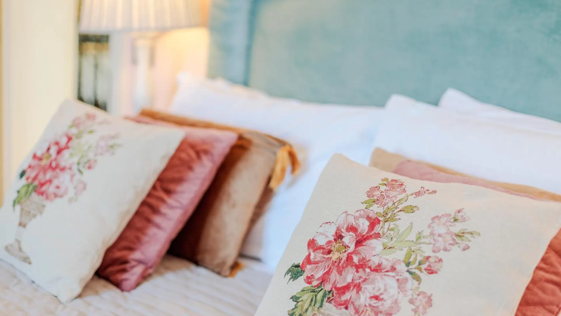 Villa Montefalcone: Charm, Private Pool, And Chef Orentano