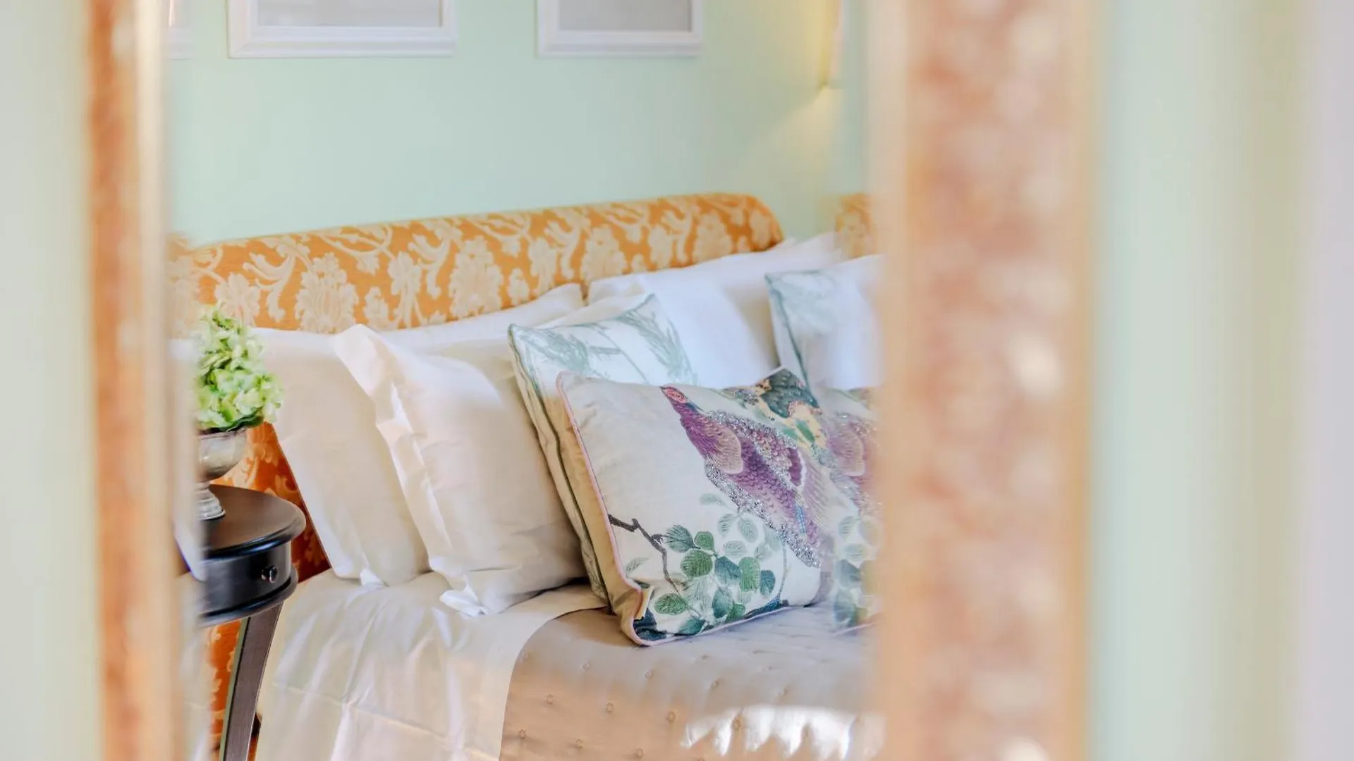 Villa Montefalcone: Charm, Private Pool, And Chef Orentano Chalet