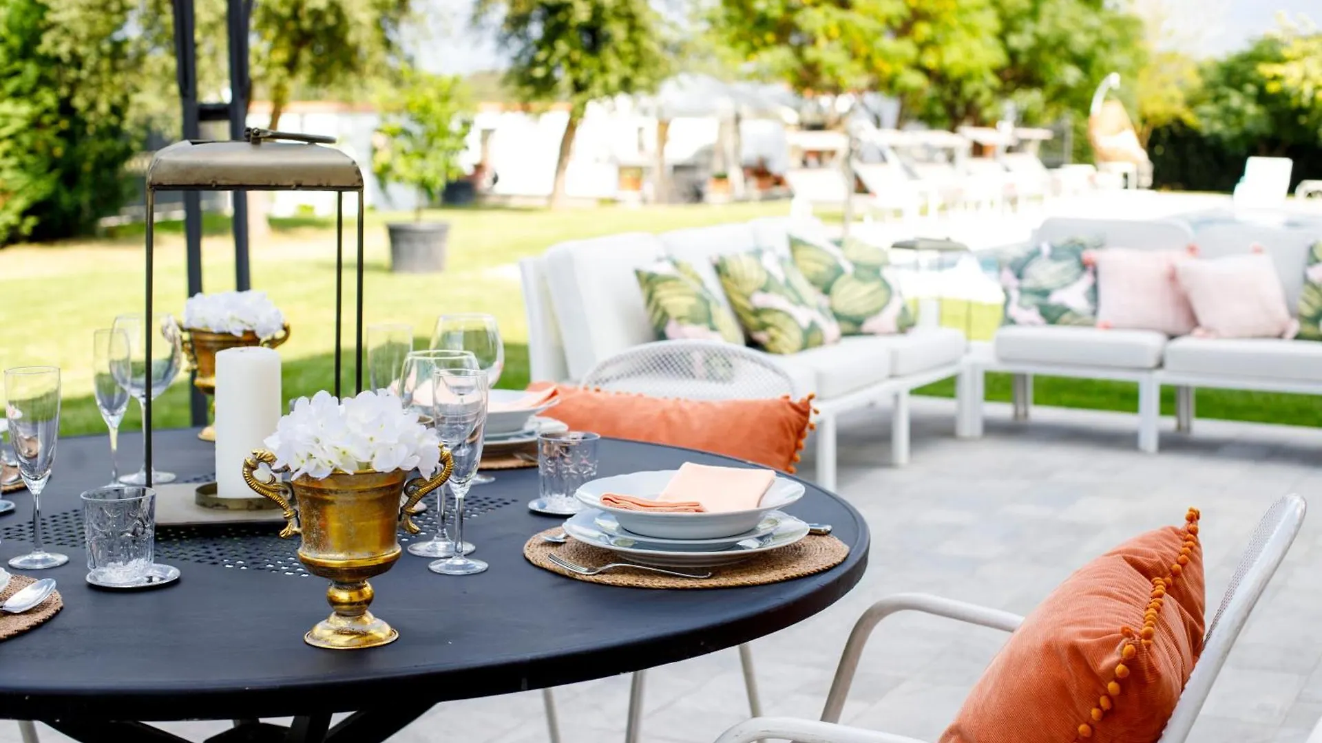 Chalet Villa Montefalcone: Charm, Private Pool, And Chef Orentano