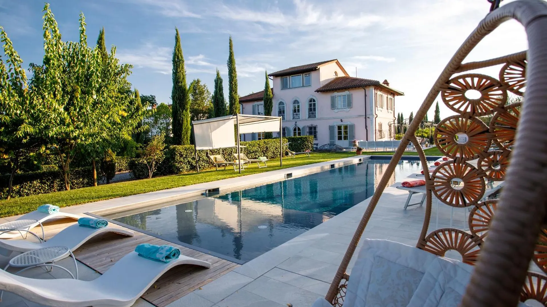 Villa Montefalcone: Charm, Private Pool, And Chef Orentano Chalet