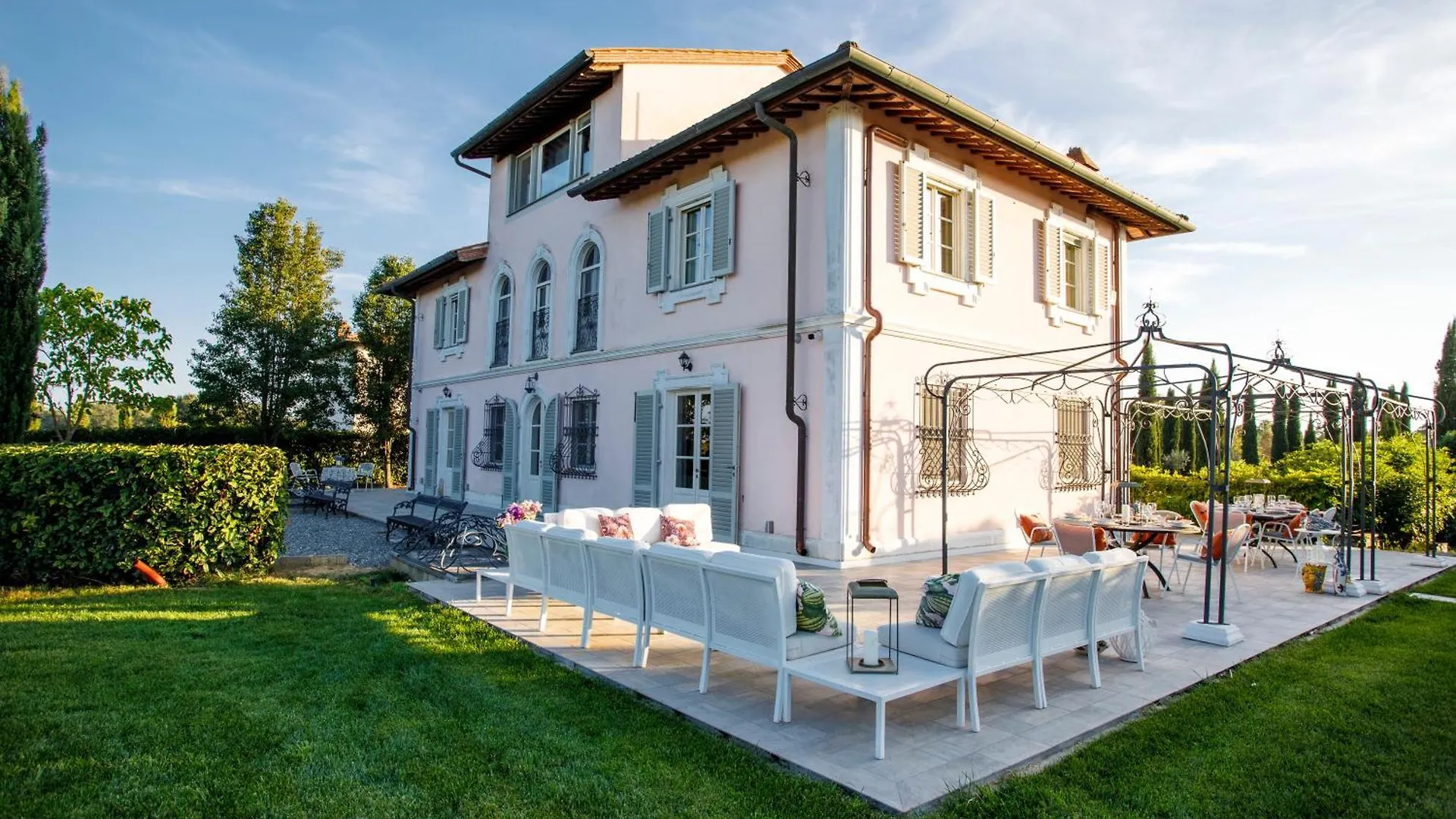 Villa Montefalcone: Charm, Private Pool, And Chef Orentano