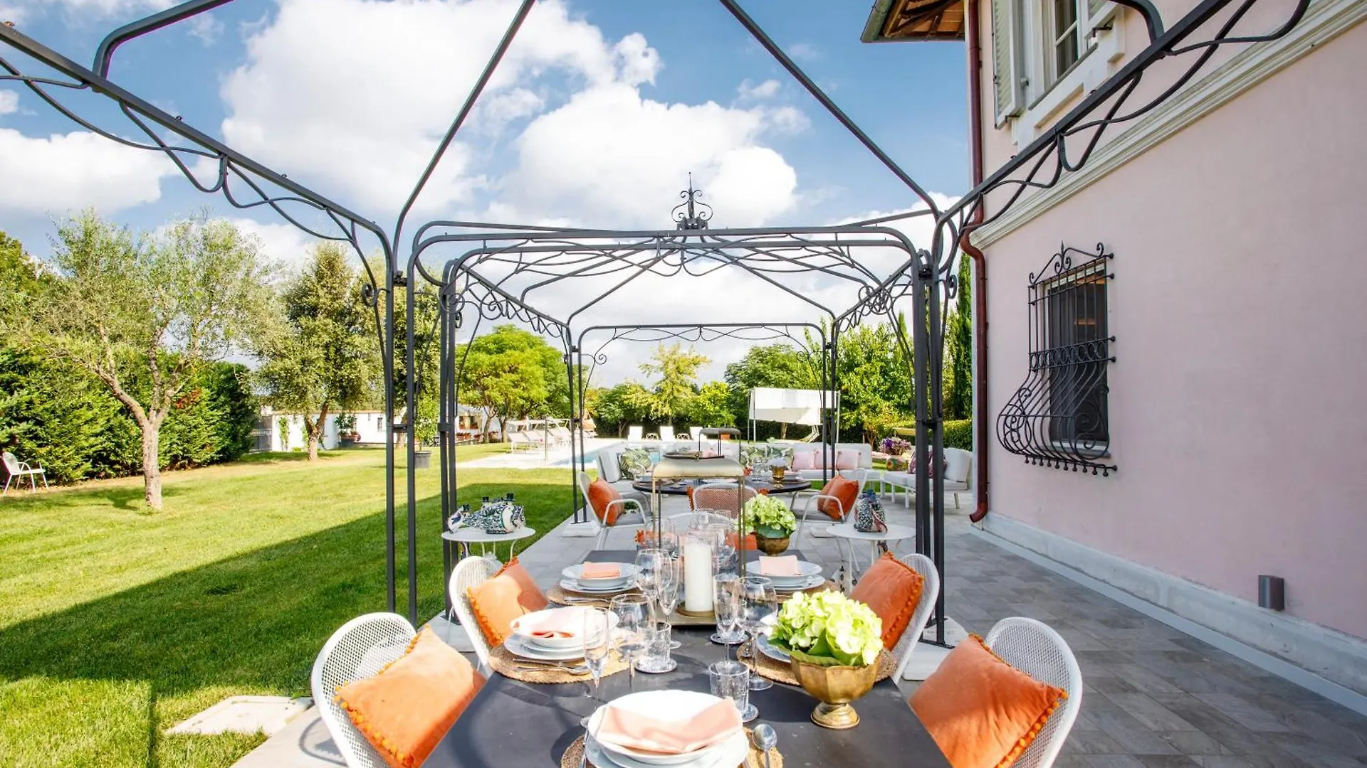 Chalet Villa Montefalcone: Charm, Private Pool, And Chef Orentano