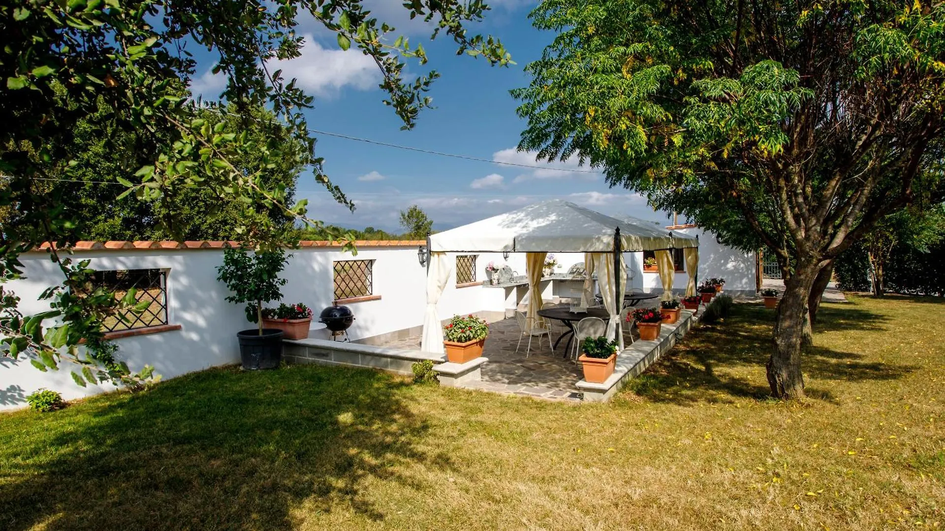 Villa Montefalcone: Charm, Private Pool, And Chef Orentano